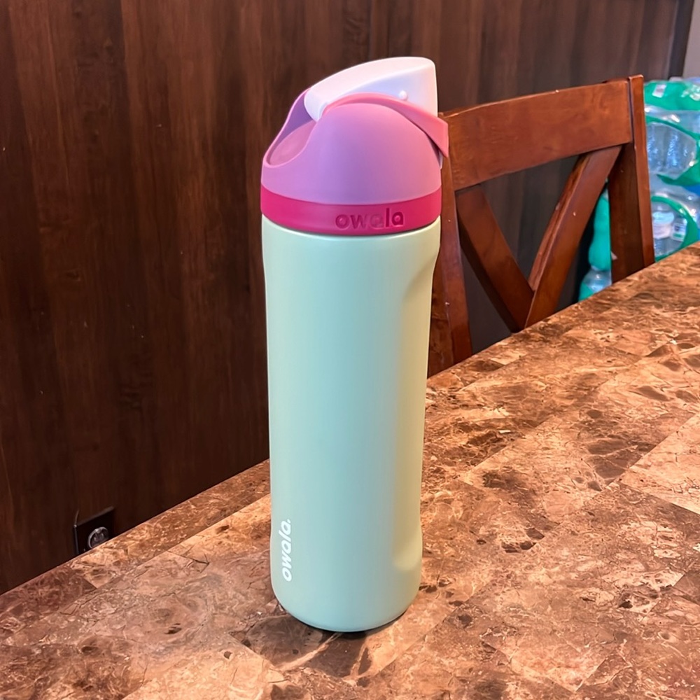Owala 24 oz Bottle
